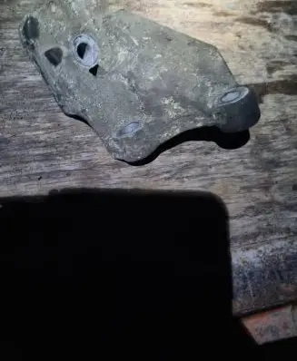 Volvo S60 Engine mount bracket