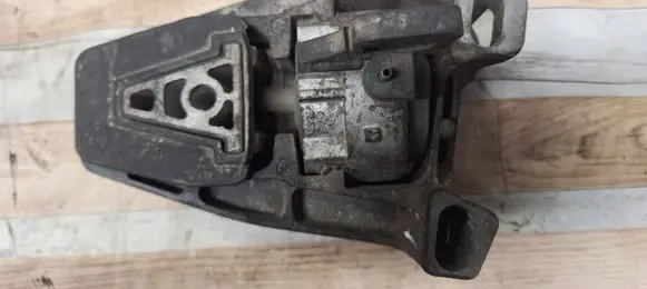 Citroen C5 Engine mount bracket
