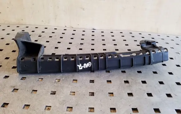Audi Q7 4L Rear door windshield rail 4L0839068