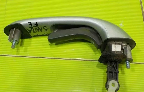Hyundai Santa Fe Tailgate glass/window release handle LP134