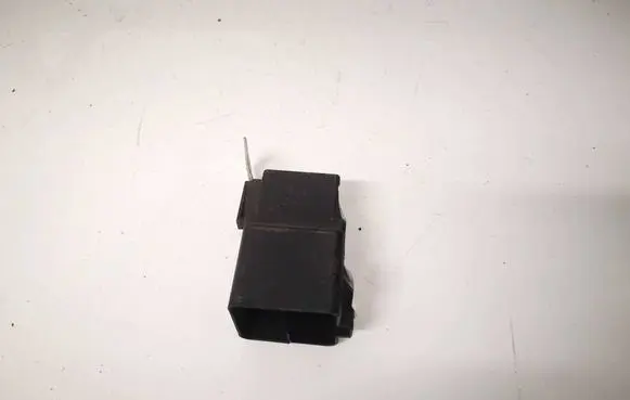 Volkswagen PASSAT B6 Other relay 3B0951253