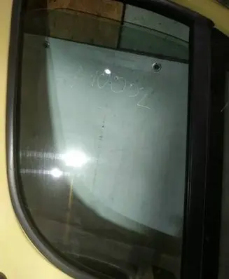 Peugeot Boxer Front door window glass four-door as2