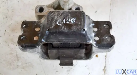 Volkswagen Tiguan Engine mount bracket 5N0199555