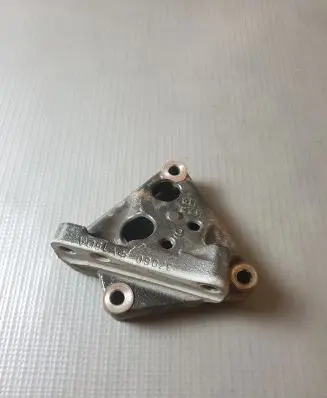 Toyota C-HR I Engine mounting bracket 37060V15DA V15DA 37060