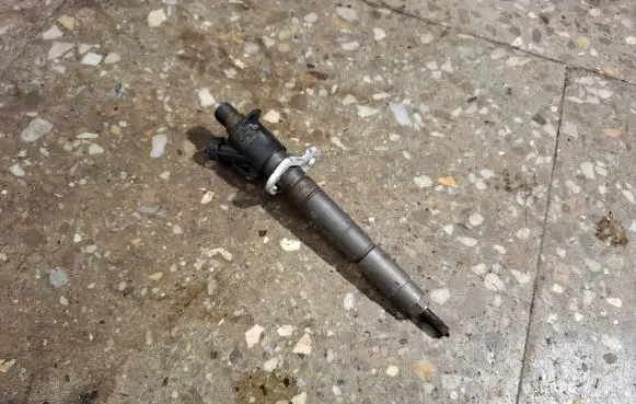 Volvo XC60 Fuel injector 31272690