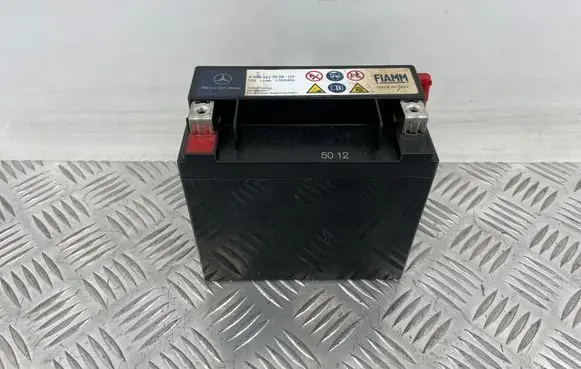 Mercedes-Benz C W204 Car battery A0009827008