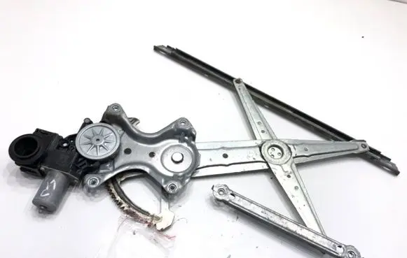 Toyota Camry VIII XV70 Front door window regulator with motor 8572033290