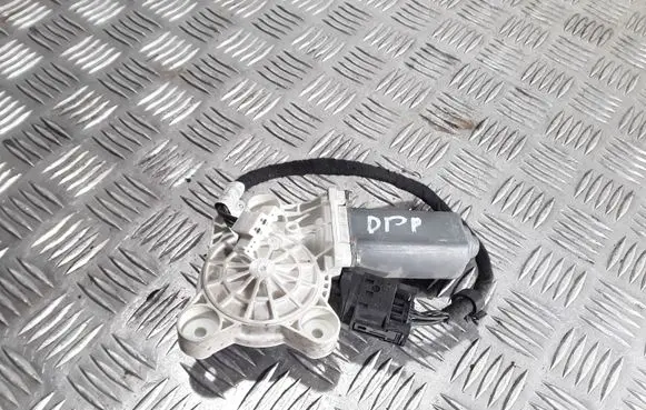 Mercedes-Benz C W203 Front door window regulator motor A2118201742