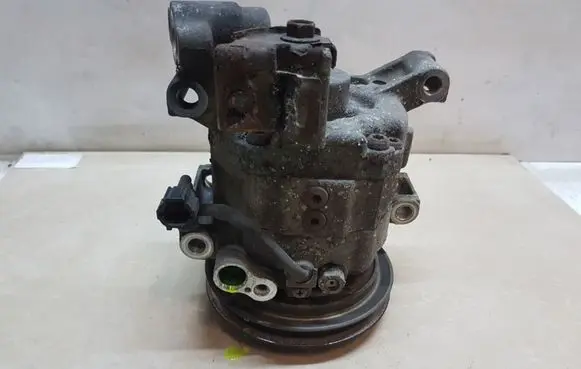 Nissan X-Trail T30 Air conditioning (A/C) compressor (pump)