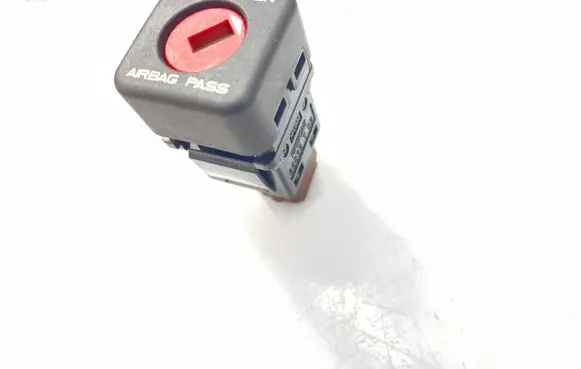 Passenger airbag on/off switch