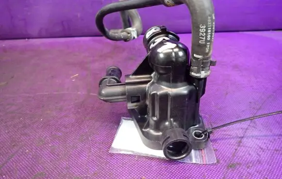 Thermostat/thermostat housing
