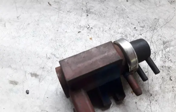 Ford Focus Vacuum valve 9652570180