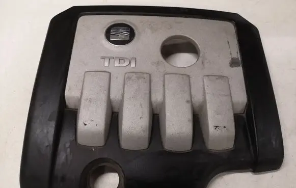 Volkswagen PASSAT B6 Engine cover (trim) 03G103925