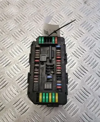 BMW 2 F22 F23 Fuse module 9389068