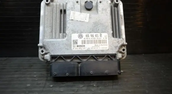 Volkswagen Golf Plus Engine control unit/module 03G906021QE