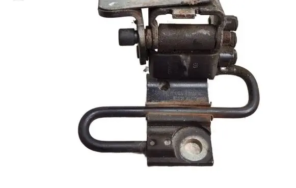 Audi A6 S6 C6 4F Front door lower hinge 8E0831411B