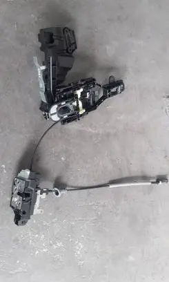 Volvo XC90 Front door lock 31349894
