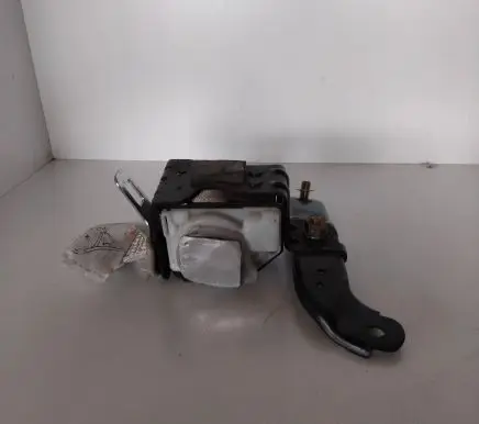 Middle seatbelt (rear)