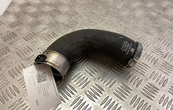 Volvo XC90 Intercooler hose/pipe 31657761