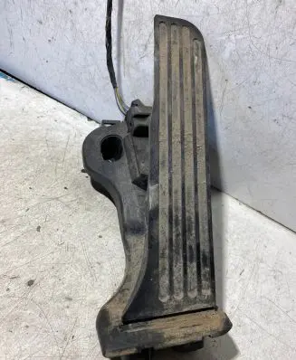 Volkswagen PASSAT B6 Accelerator throttle pedal 1K1721503L 6PV00860000