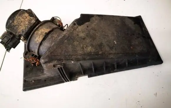 Ford Mondeo MK II Air filter box 96BB9600DG