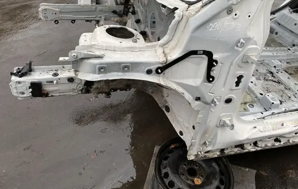 BMW 2 Active Tourer U06 Front quarter panel 