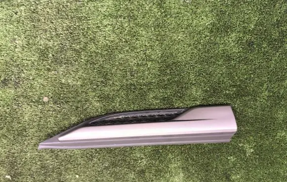 Land Rover Range Rover L322 Fender grill BJ32280B10