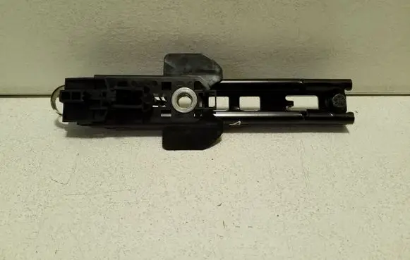Volvo XC90 Seat belt adjustment rail 31332261