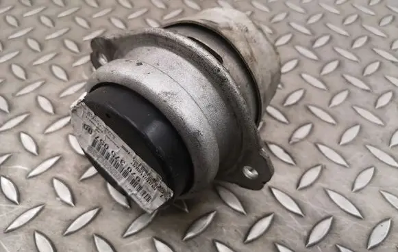Porsche Panamera (970) Engine mount bracket 97037505700
