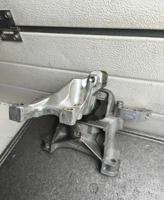Peugeot 5008 Engine mount bracket 4A110010 1844