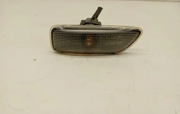 Volvo S60 Front fender indicator light