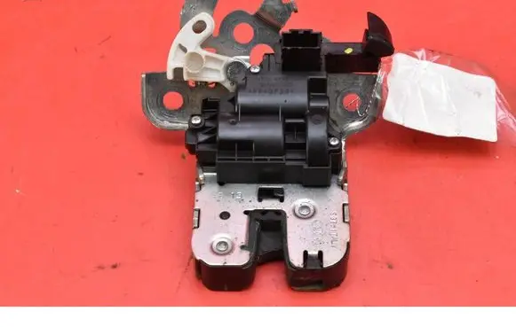 Skoda Octavia Mk3 (5E) Tailgate/trunk/boot lock/catch/latch 5E0827505