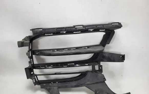 Porsche Macan (95B) Front bumper upper radiator grill 95B807682H