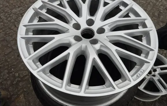 Audi Q7 4M R20 alloy rim 4M0601025BJ