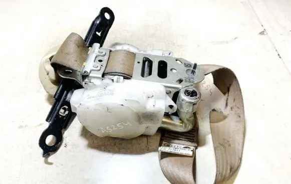 Lexus IS 220D-250-350 Front seatbelt 7m8750p 7m8750-p