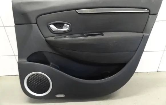Renault Megane III Front door card panel trim 809000459R