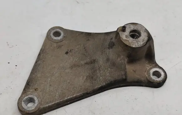 Mercedes-Benz Vaneo W414 Engine mounting bracket A6682230104 6682230104