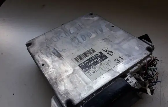 Toyota Corolla E120 E130 Engine control unit/module 8966602310