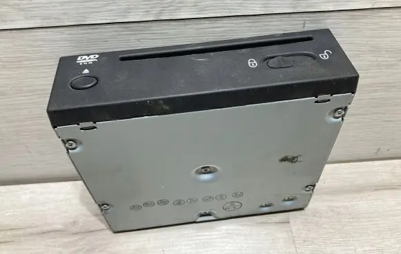 Land Rover Range Rover Sport L320 CD/DVD changer YIB500070