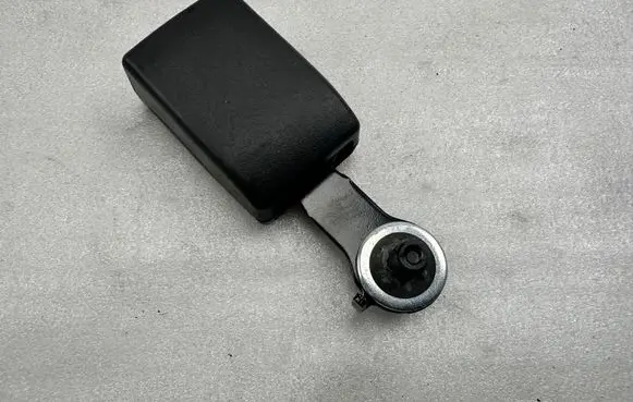 Mercedes-Benz GL X166 Rear seatbelt buckle A1668602969
