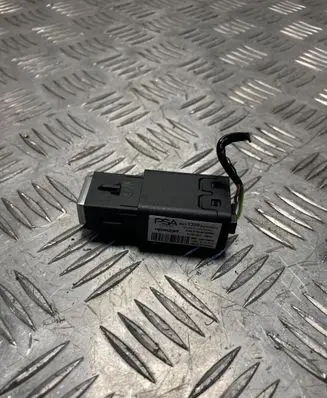 Peugeot 2008 II USB socket connector 98313506VV