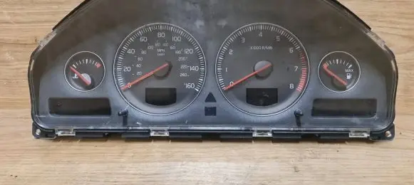 Volvo V70 Speedometer (instrument cluster) 30746107