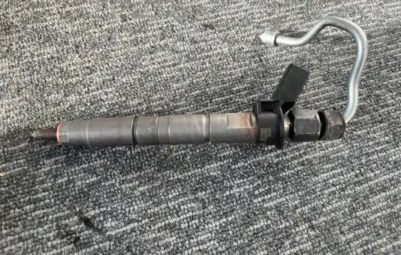 BMW 1 E81 E87 Fuel injector 0986435