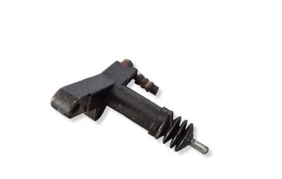 Mitsubishi L200 Clutch slave cylinder MR165177