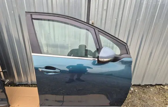 Peugeot 2008 I Front door 