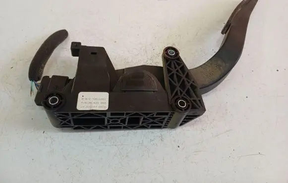 Chevrolet Captiva Accelerator throttle pedal 96625893