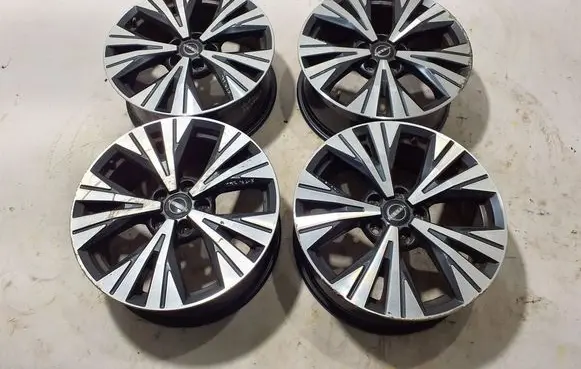 Nissan X-Trail T33 R18 alloy rim