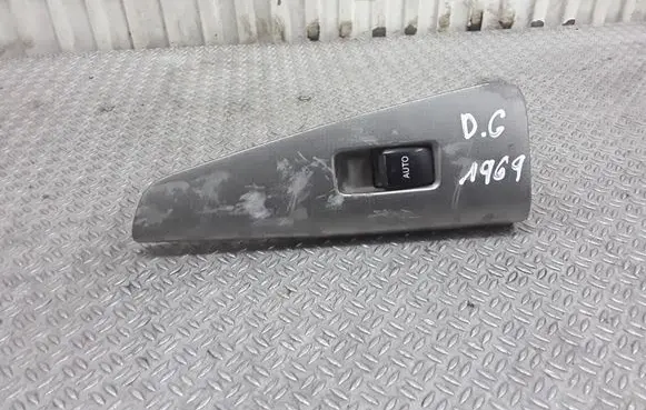 Toyota Corolla Verso E121 Electric window control switch 8403013031