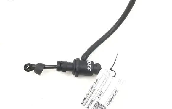 Nissan Juke I F15 Clutch master cylinder 306101U60A