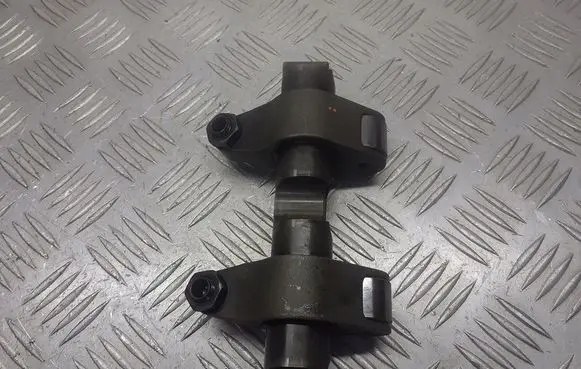 Volkswagen PASSAT B6 Camshaft 098449H